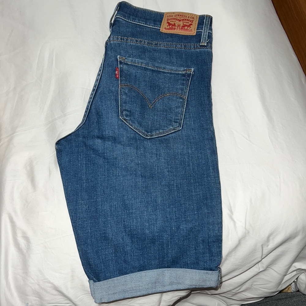 Like New Levi’s Bermuda Denim Shorts Size 27
